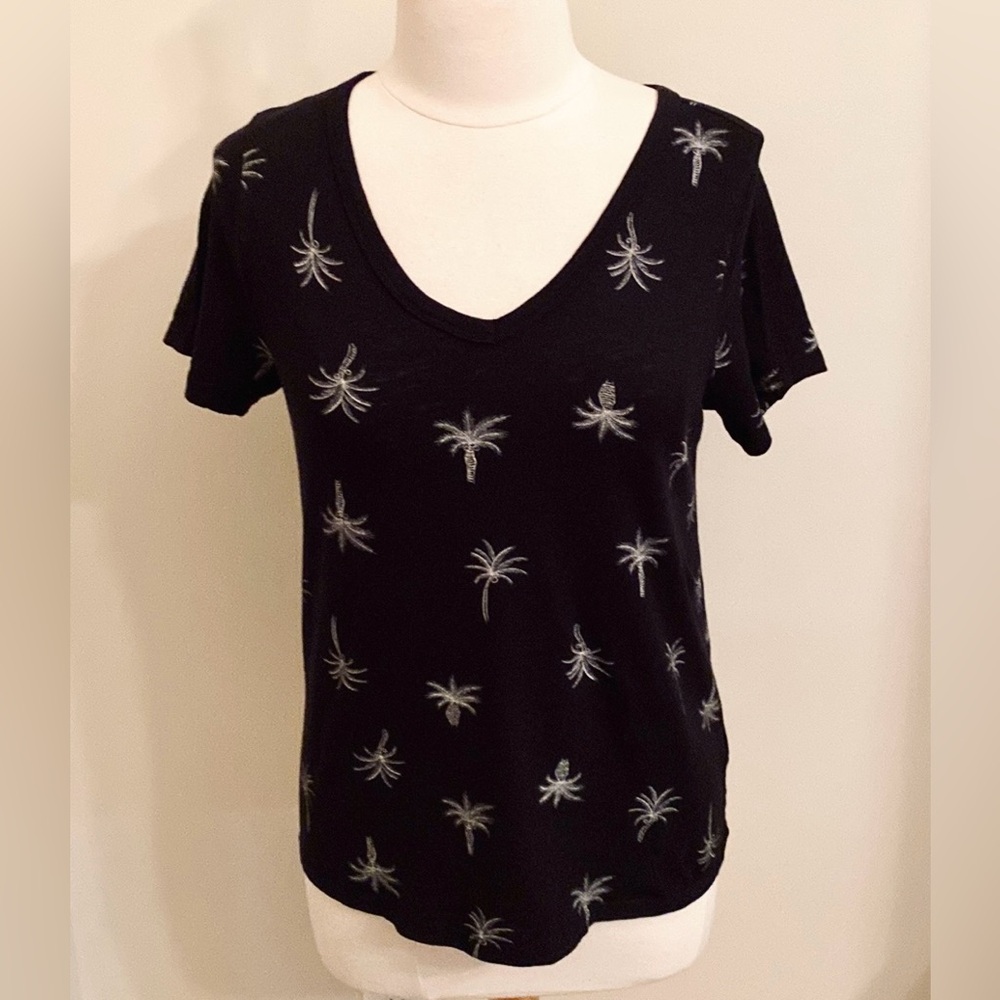 2/$30 Old Navy Everywear Black White Palm Tree Printed Slub-Knit T-Shirt Size S